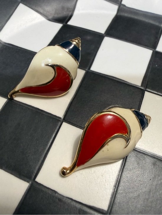Jewelry - Vintage Nautical Shell Enamel Post Back Earrings